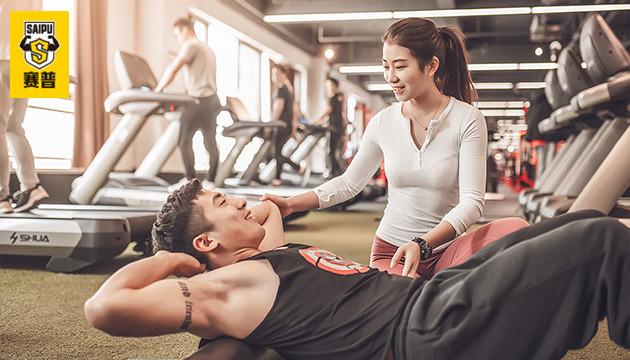 女健身教练的旅行探索，自然美景与内心平静的追寻之旅